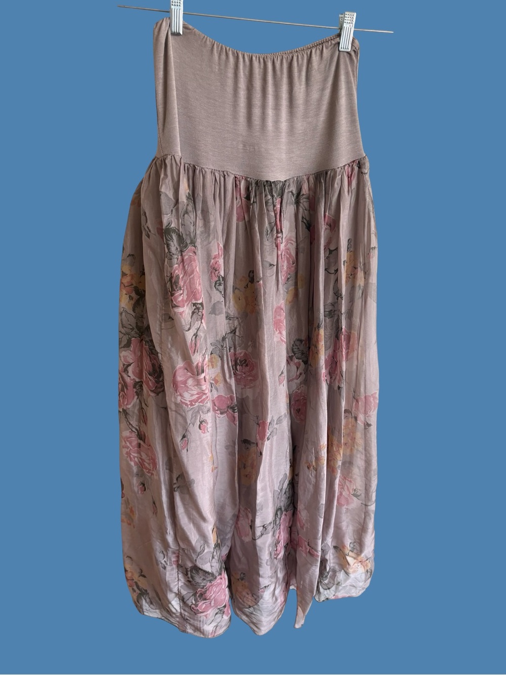 lola Rose-Print Maxi Skirt in Taupe and Pink